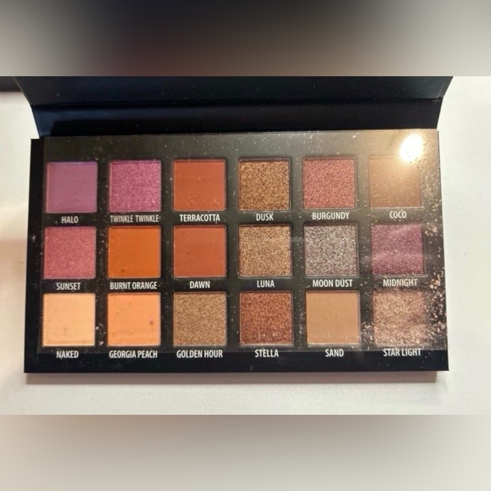 ⭐️ KAB Cosmetics Day N Night Palette